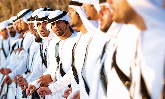 arab men in kandura