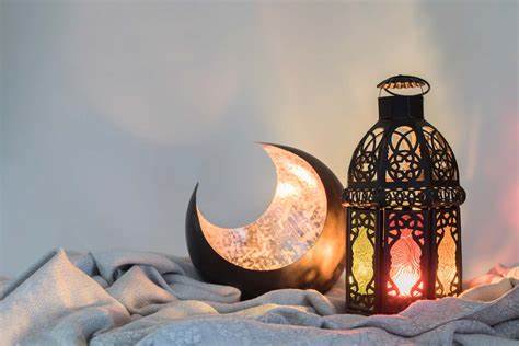 the crescent moon showing ramadan